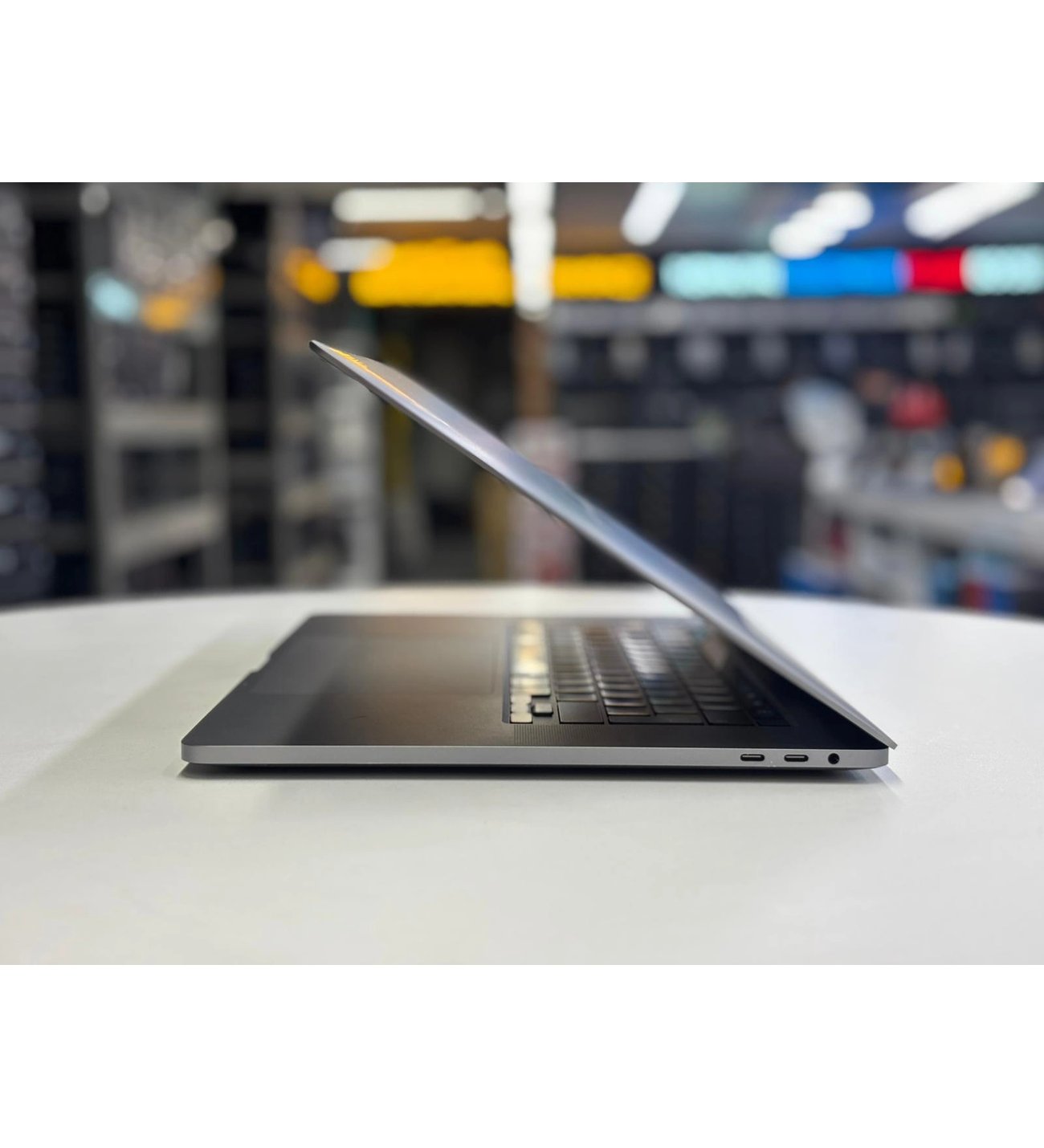 Apple A2141 MacBook Pro 16