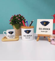 Özel Güvenlik Tasarımlı Kişiye Özel Güvenlik Ahşap Altlıklı Türk Kahvesi Fincanı Kalemlik Dekoratif Taş Baskı Hediye Seti