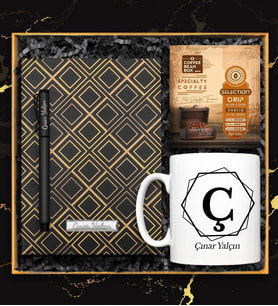 Kişiye Özel Tasarım Kupa & Gold Kare Desenli Defter & Roller Kalem & Pratik Filtre Kahve Hediye Seti (Siyah)