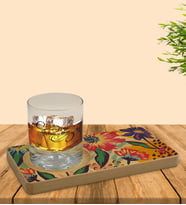 BK Gift Kişiye Özel Çiçekler Tasarımlı Doğal Ahşap Tabaklı Viski Bardağı Sunum Seti Model 1