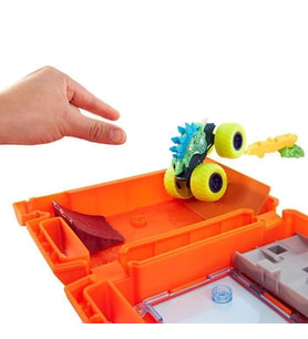 Hot Wheels Monster Trucks Taşınabilir Oyun Seti HXT04