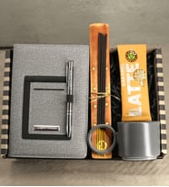 Kişiye Özel Termo Deri Gri Defter & Kişiye Özel Metal Tükenmez Kalem & Özel Tasarım Kupa Bardak & Kahve Dünyası Özel Seri Cappuccino &Tütsü Tabağı & Tütsü Hediye Seti