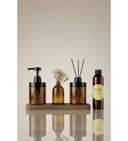 Ahşap Stantlı Amber Cam Sabunluk, Diffuser, Oda Kokusu ve Vazolu Dekoratif Banyo Seti 220 ml