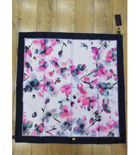 Çiçekli Desen Black Seri Twill Eşarp Eşarp Askısı ile Birlikte 90x90 cm Siyah Be