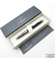 Parker Sanatsal Çizimli Tükenmez Kalem  Benzersiz üründür. Yalnızca bir adet bulunmaktadır (Karışık)