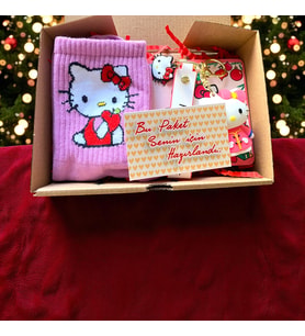 Hello Kitty Çorap Anahtarlık Bardak Altlığı Hediye Seti (Mor-Lıla)