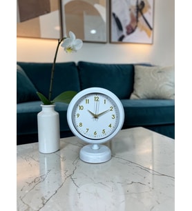 River World Masa Saati Metal 25 cm x 20 cm Ebatlarında Gold Detaylı Beyaz