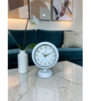 River World Masa Saati Metal 25 cm x 20 cm Ebatlarında Gold Detaylı Beyaz