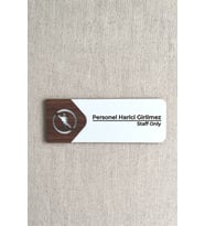 Personel Harici Giremez Kapı Tabelası – MDF Uyarı Levhası  19x7 cm Çift Katmanlı