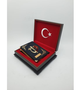 Türk Bayraklı  Ahşap Sandıklı Kuran-ı Kerim ve Ayraç