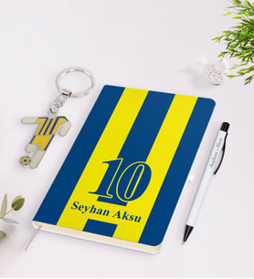 BK Gift Kişiye Özel Sarı-Lacivert Tasarımlı İsimli Defter kalem ve Formalı Metal Anahtarlık Model 1