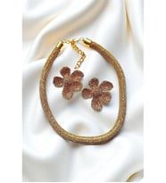 TAŞLI PARLAK ÇİÇEK KOLYE KÜPE SET
