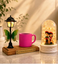 Kişiye Özel Yazılı Sokak Lambalı Pembe Türk Kahvesi Fincanı ve LED Işıklı Fanus (oturan çiftli)