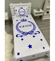isimli yatak örtüsü ve yastık kılıfı