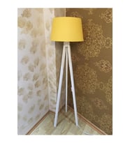Konik Lambader 3 Ayaklı Abajur Sarı Beyaz LY631