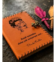 Frida Kahlo Temalı Deri Defter (Turuncu)
