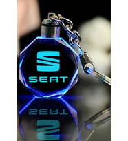 Seat  Logolu 2D Patlatma Kristal Led Işıklı Anahtarlık, Araba Anahtarlığı