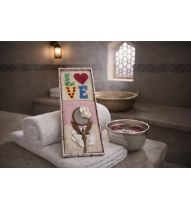 14 Şubat Sevgililer Günü romantik set Peştamal Havlu, Love yazılı Keçe Sabun ve Magnet Ayna Seti (Gül Pembe)
