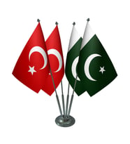 Masa Üstü Pakistan Bayrağı Türk Bayrağı Dörtlü Krom Direk Masa Bayrak Seti