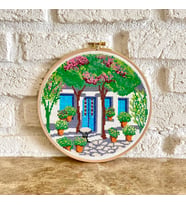 Seretamin Handmade Mavi Kapılı Ev Manzaralı Kanaviçe Nakışlı Duvar Süsü