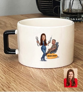 Kişiye Özel Karikatürlü Kadın Diş Hekimi Lüks Fincan Tıp Bayramı Hediyesi