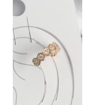 Pirinç Gold Renk Zirkon Taşlı Bal Peteği Model Kadın Kıkırdak Küpe (Altın)