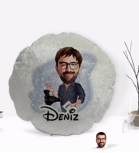 BK Gift Kişiye Özel İsimli Erkek Yönetmen Karikatürlü Yuvarlak Dekoratif Kırlent Yastık-1