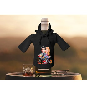 BK Gift Kişiye Özel Sevgililer Karikatürlü Mini Siyah İçki Şişesi Tişörtü , Ev Bar Dekoru, Viski, Şarap, Votka, Rakı Şişesi Tişörtü, Ev Barı-43