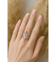 Pembe Alevli Gotik Yüzük – Tutkunun, Gücün ve Asi Zarafetin Simgesi