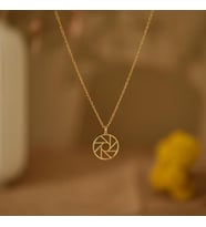 Kişiye Özel 925 Ayar Gümüş Tasarım Kamera Lensi Kolye (Gold)