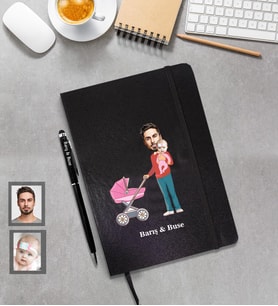 Kişiye Özel Babalar Günü Baba Kız Bebek Karikatürlü Siyah Defter Kalem Hediye Seti Model-1