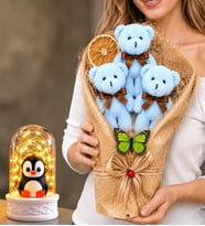 Mavi Peluş Ayıcıklı Buket ve Led Işıklı Penguenli Fanus Hediye Seti