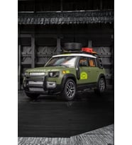 Metal Yeşil Işıklı Sesli 1:22 Ölçek Detaylı Açılır Kapı Land Rover Defender Camel Trophy Model Araba