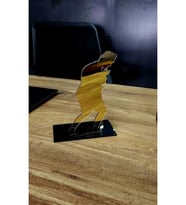 Atatürk Masaüstü Dekoru Siyah Parlak Pleksi Üzeri Gold Aynalı Pleksi 18x12 Cm (Siyah-Gold)