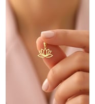 Sade Küçük Lotus Çiçeği 14 Ayar Altın Kolye Ucu