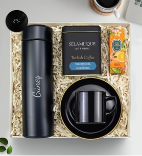 Kişiye Özel 500ml Siyah Renk Dereceli Termos & Siyah Fincan & Eyüp Sabri Tuncer Mini Kolonya & Selamlıque Türk Kahvesi Hediye Seti