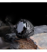 Senin Silver – Zirve 925  Büyük Taşlı Erkek Gümüş Yüzük (Siyah)