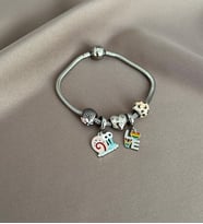 Yazılı Love Charm'lı Bileklik (Gümüş)