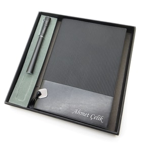 Signator® Codex  N151 Kişiye Özel Defterli Set - İsme Özel Siyah Kalem + İsme Özel Siyah Defter  İsme Özel Kutusunda Hediyelik Set (Karışık)