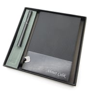 Signator® Codex  N151 Kişiye Özel Defterli Set - İsme Özel Siyah Kalem + İsme Özel Siyah Defter  İsme Özel Kutusunda Hediyelik Set (Karışık)