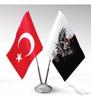 BBaskı  Kişiye Özel İsim Soyisim Yazılı Siyah-Beyaz Kartal Temalı Masaüstü Bayrak Seti (2’li)  Türk Bayrağı Dahil  Çift Kat Saten Kumaş  Çift Taraf Baskı  Parlak Metal Ayaklık & Çubuklar  Masa Dekoru
