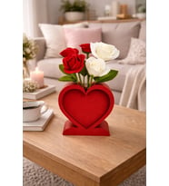 Kalp Tasarımlı Dekoratif Vazo Romantik Çiçeklik ve Masaüstü Dekor
