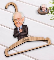 BK Gift Kişiye Özel Dede Karikatürlü Standart Boy Ahşap Elbise Askısı-1