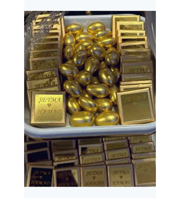 Çikolata Üzerine Gold aynalı Pleksi Isim 25 adet kare 4x4 cm