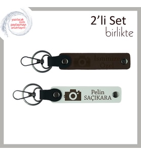Objektif Gibi Net Bir Hediye, İsme Özel 2’li Fotoğraf Makinesi Anahtarlık Seti, Koyu Kahve-Beyaz