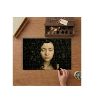 Kıvırcık Saçlı Güzel Kadın Tasarımı 240 parça Ahşap Puzzle Ahşap Kutuda MP00717