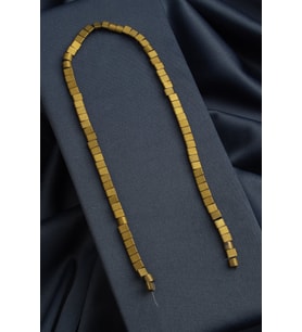 Hematit Doğal Taş Mat Açık Sarı Bombeli Kesim Çift Delik 6x6mm Dizi [AA]