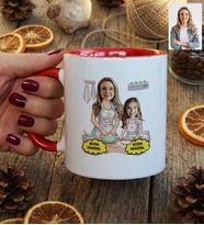 Kişiye Özel Karikatürlü Anne Kız Anneye Hediye Kupa Bardak Anneler Günü Hediyesi