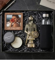 Kişiye Özel Fotoğraflı Çerçeve & Metal Kutulu Mum & Ayetel Kürsi İşlemeli Zırh Biblo & Kılıflı Cam Matara 500mL Hediye Seti (Gold)