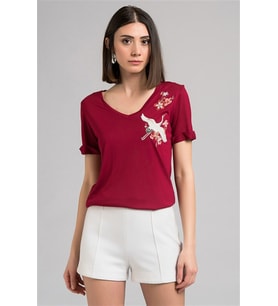 7130562 Leylek Nakışlı V Yaka Boyfriend Kısa Kol Bluz BORDO